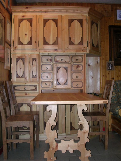 Luca Crosio - Armadio in cirmolo del 700. Engadina