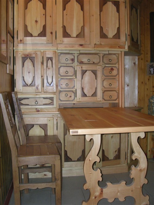 Luca Crosio - Armadio in cirmolo del 700. Engadina