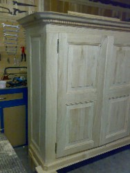 Luca Crosio -  Armadio in castagno